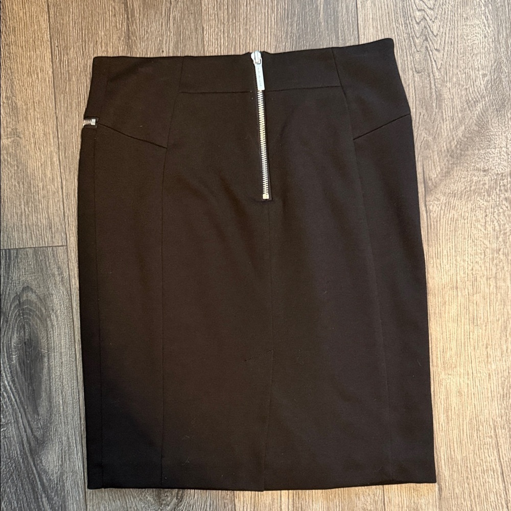 Michael Kors Elegant Black Zippered Women's Skirt - Picture 5 of 5